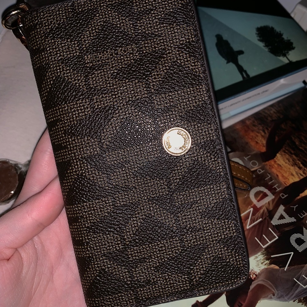 Michael kors wallet